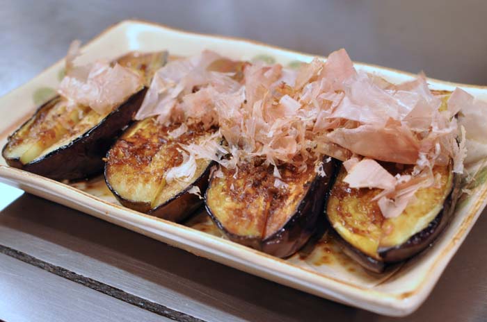 Post image for Favorite Food Experiences in Japan Part 2; Yakatori; Izakaya, Sushi, and Okonomiyaki