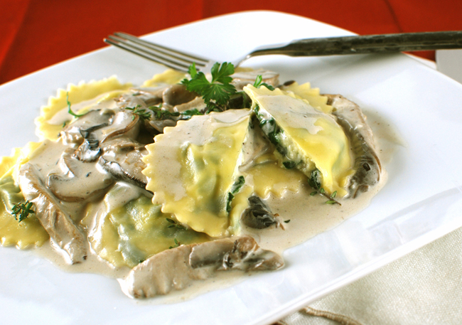 post image for goat cheese and spinach ravioli with creamy mixed